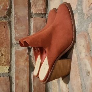 Chinese Laundry Springfield Mule